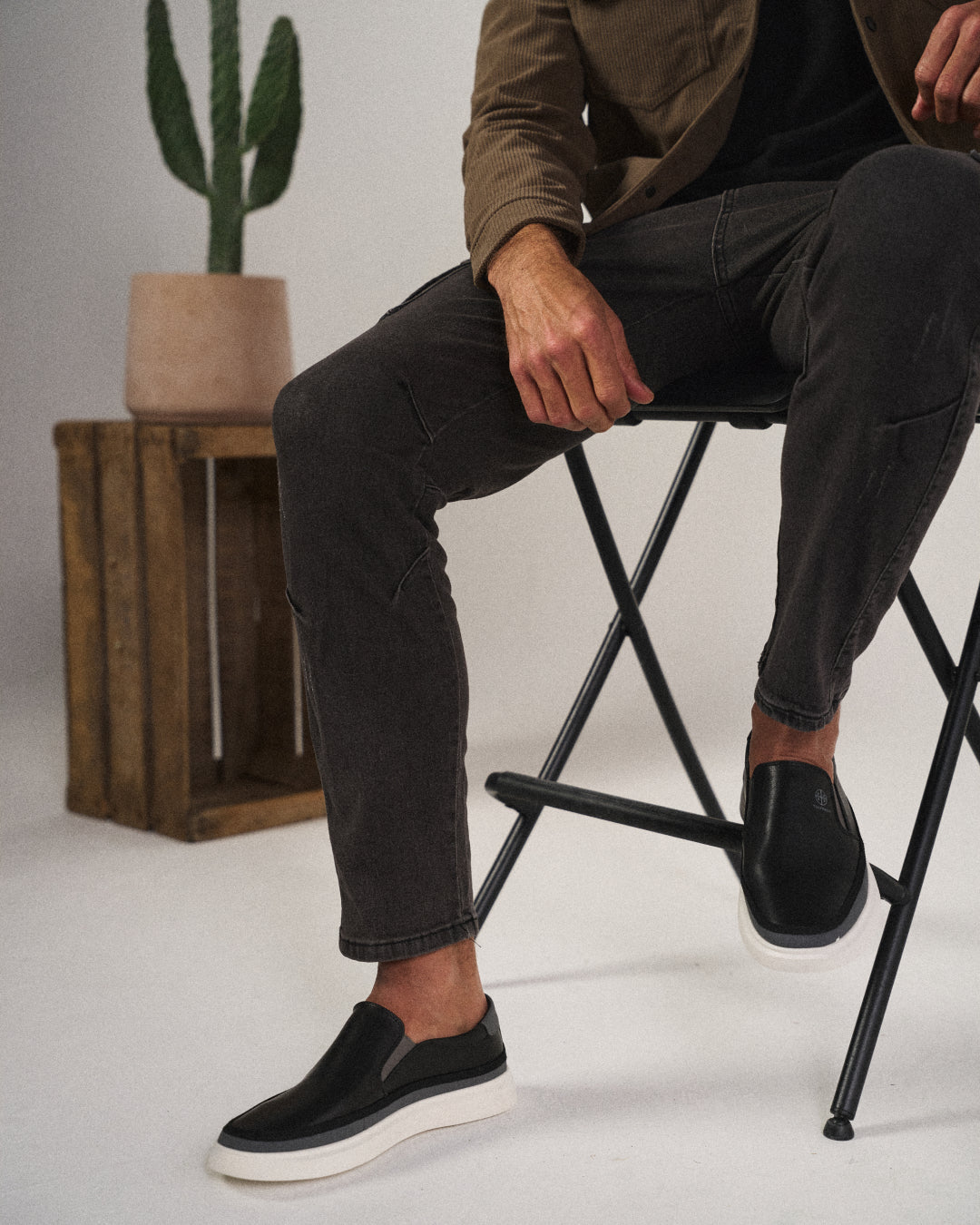 Men’s Slip On Shoes | Low-Top Contrast Sole